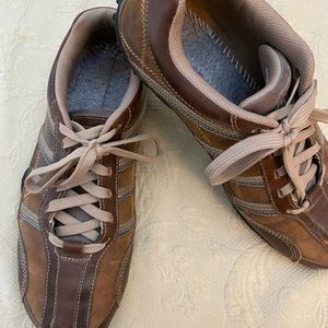 Skechers casual walking shoe